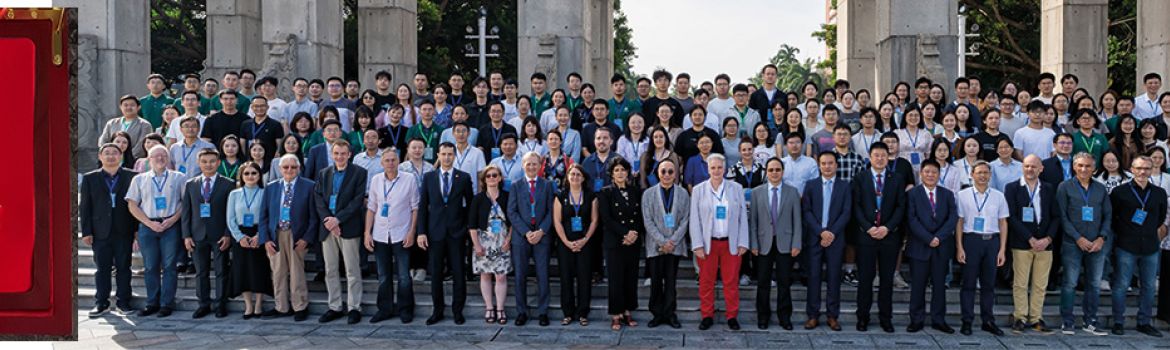 image montrant la médaille reçue par Jean Louis Morel ainsi que le groupe ECOLAND lors du Workshop en 2024